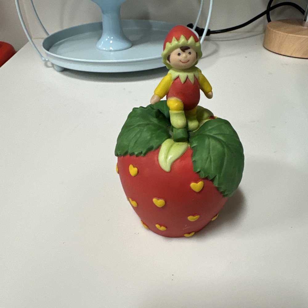 Avon Porcelain Bell Hearts Delight Strawberry with Elf Pixie 1993 4.5" T - VTG‎
